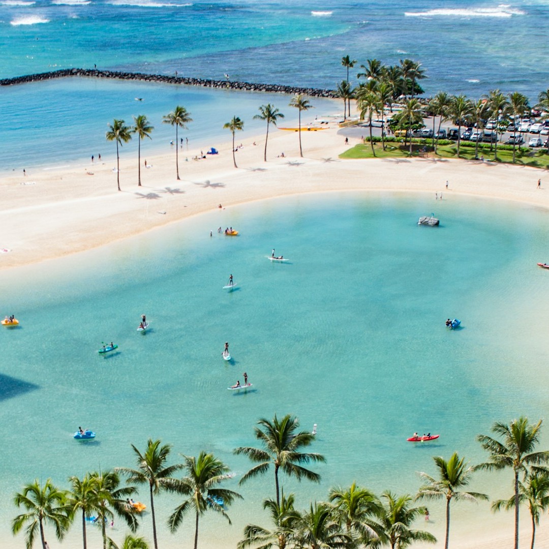 peoples-enjoying-giant-pool-in-boats